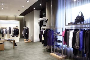Ambiente com Piso Vinílico Tarkett em Régua Ambienta Coleção Series Carambola