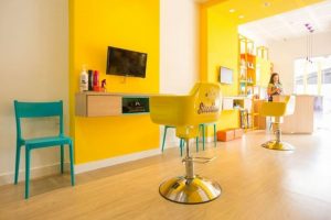 Ambiente com Piso Vinílico Tarkett em Régua Ambienta Coleção Series Castanha